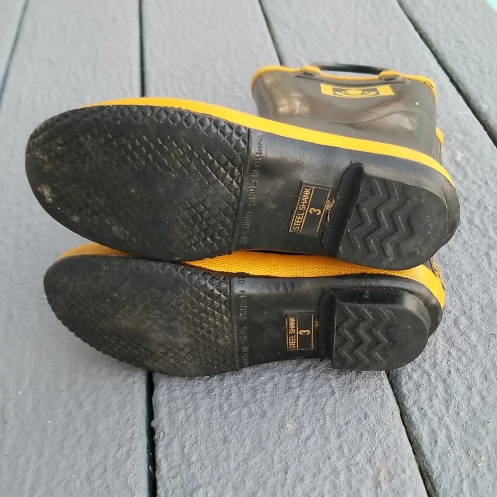 Boys Storm Chef steel shank black yellow rain boots